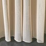 Béžová síťová záclona