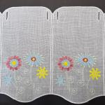 Folklórní vitrážová záclona 61162