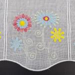 Folklórní vitrážová záclona 61162