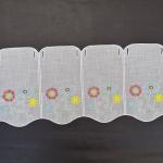 Folklórní vitrážová záclona 61162